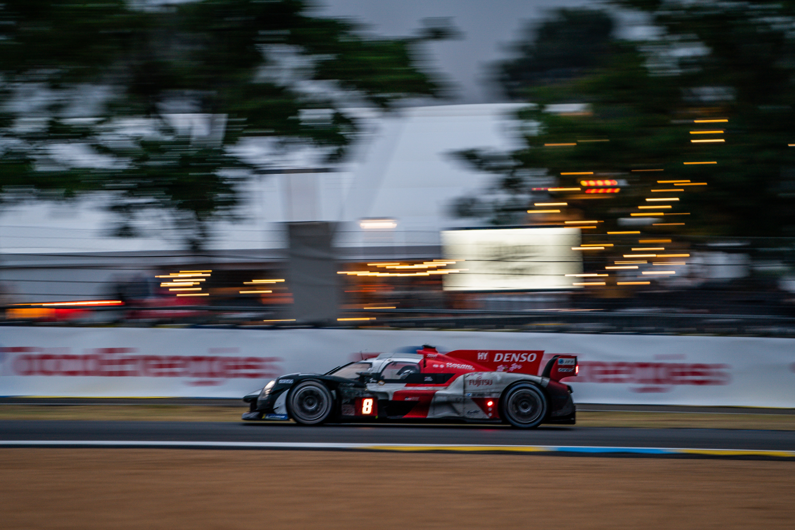 La GR010 Hybrid peut encore rêver d'une troisième victoire consécutive, la 6e pour Toyota.